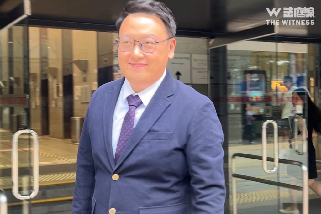 施駿興周一到區院應訊。(《法庭線》記者攝)