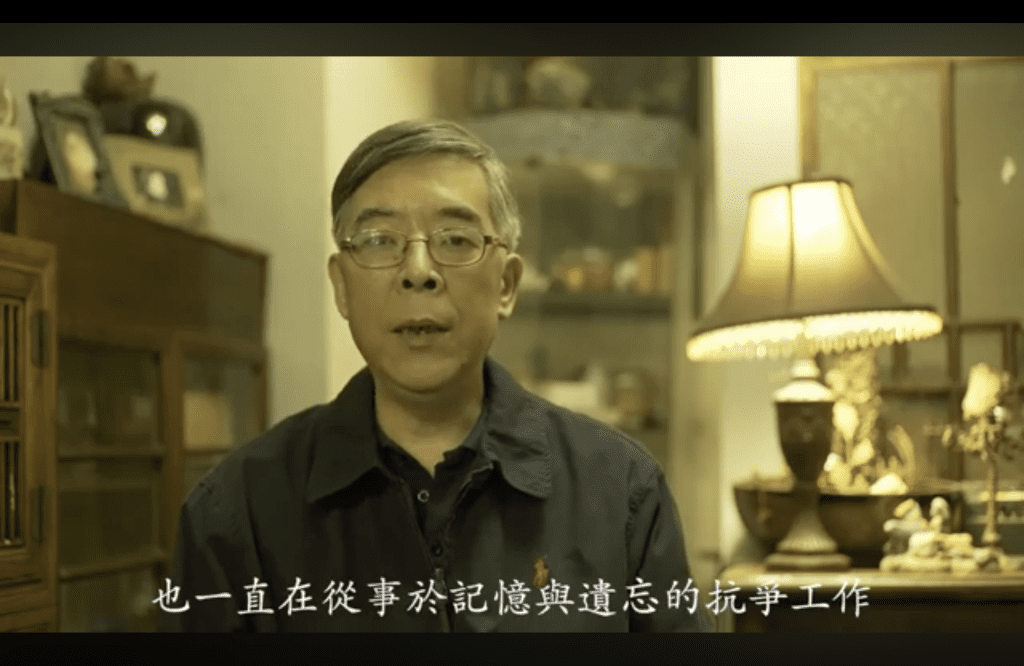 庭上播放 2018 年六四集會，六四見證者吳仁華的錄像片段。（網上截圖）