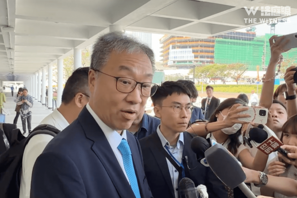 展城館突響警鐘後，陸啟康回應記者提問（《法庭線》記者攝）