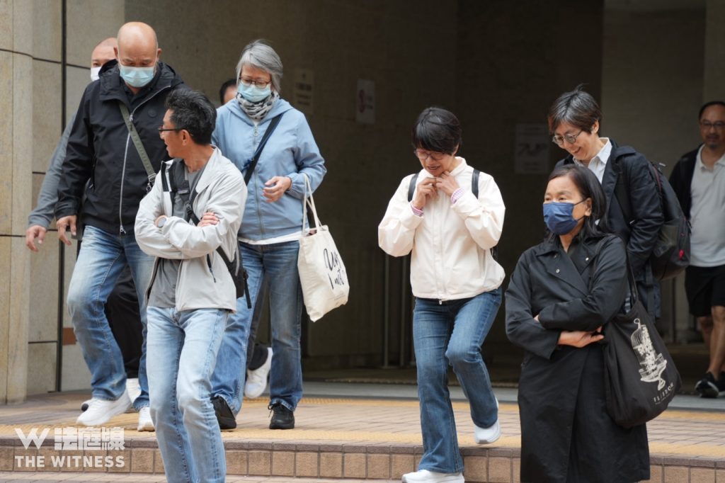 鄧燕娥（右三）、劉家儀（右一）、陳寶瑩（右二）