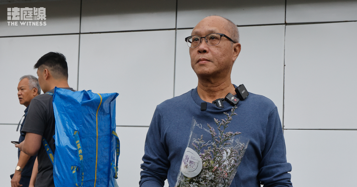 宏福苑居民上樓Day13　葉家駒攜玫瑰回家悼亡妻：「老婆，我返嚟喇」