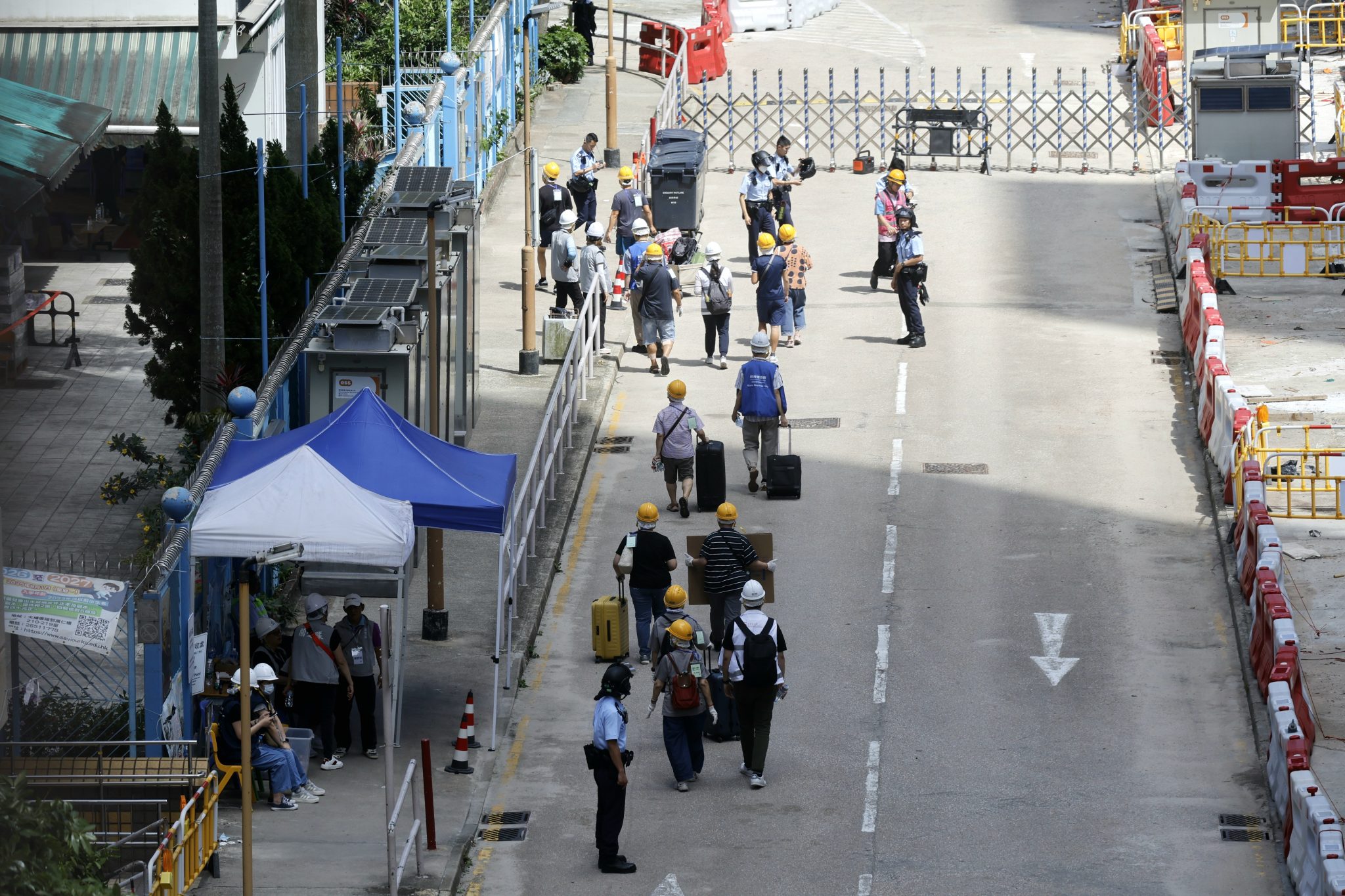 宏福苑大火快將半年 政府收購建議信限期前 業主大會能否召開成疑 - 法庭線 The Witness