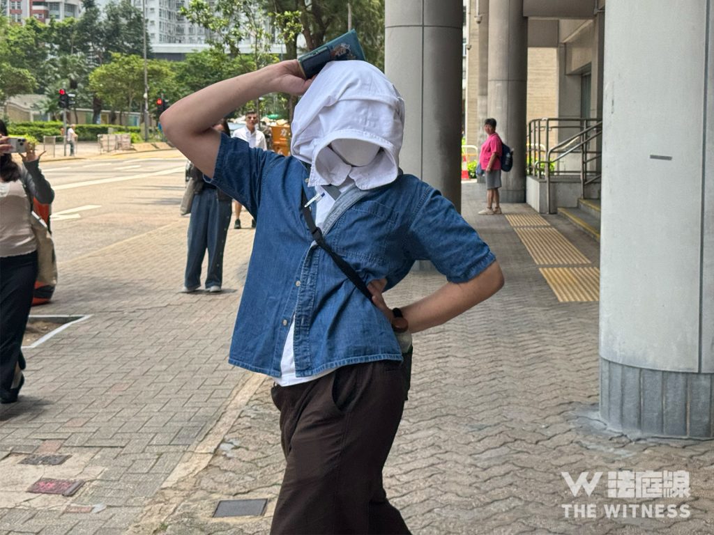 被告簡歷軒