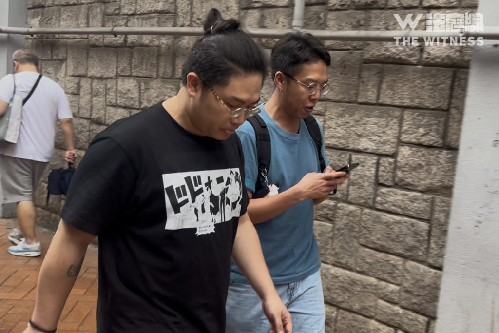 黃文萱丈夫（左）