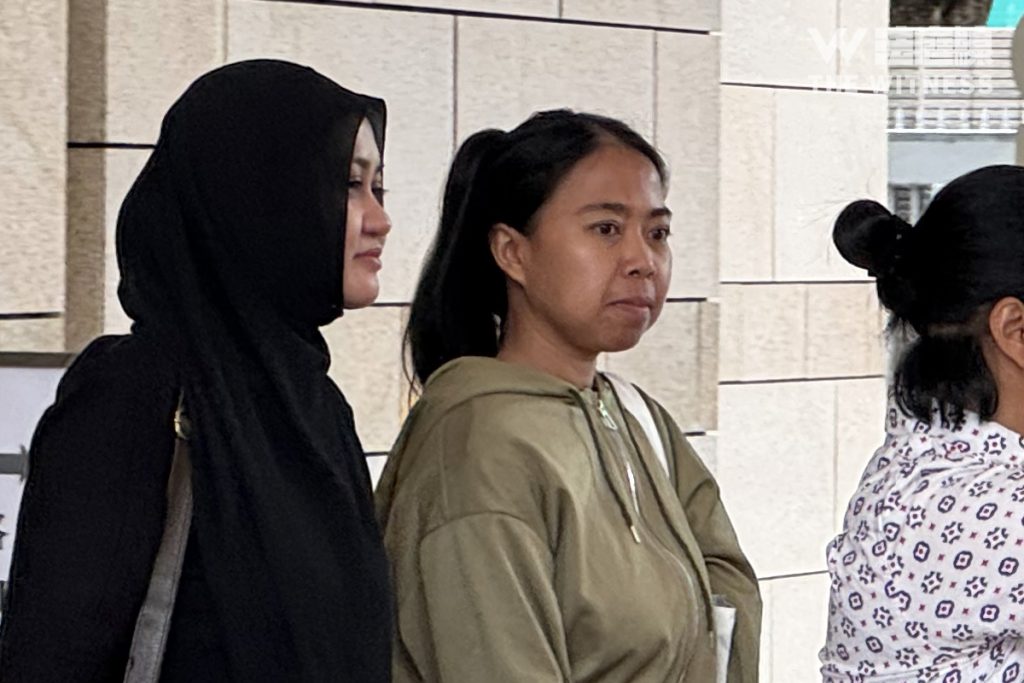 被告Cica Erna Wati（右）