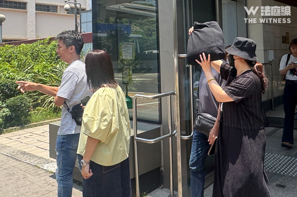 被告黎卓源（左一）、方文雄（左三）