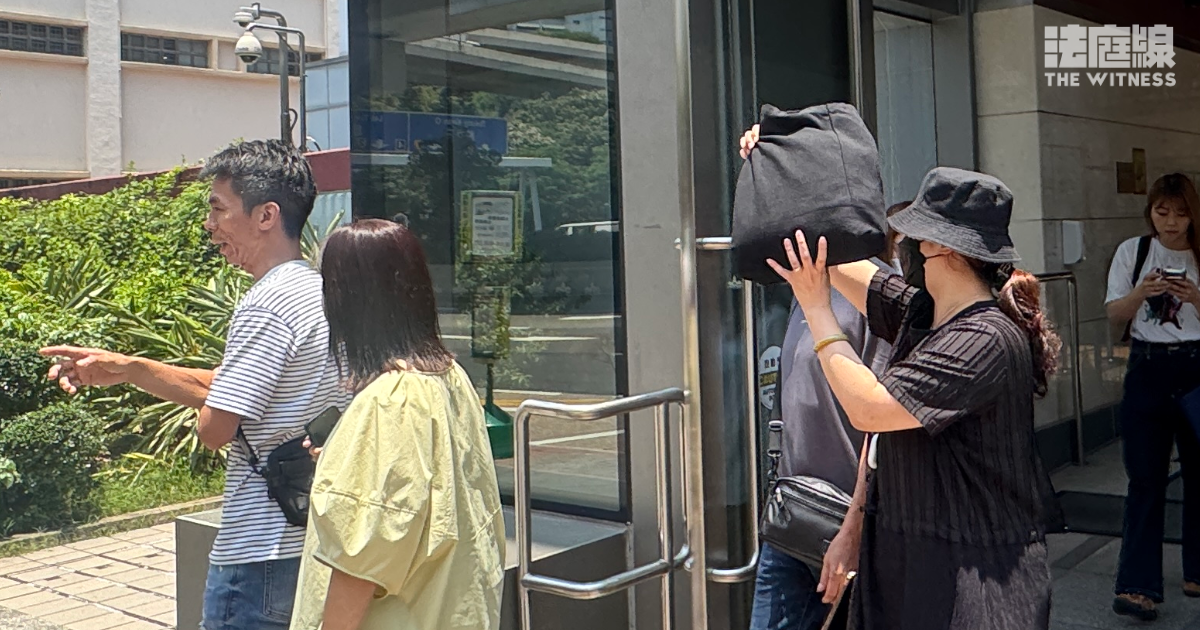 被告黎卓源（左一）、方文雄（左三）