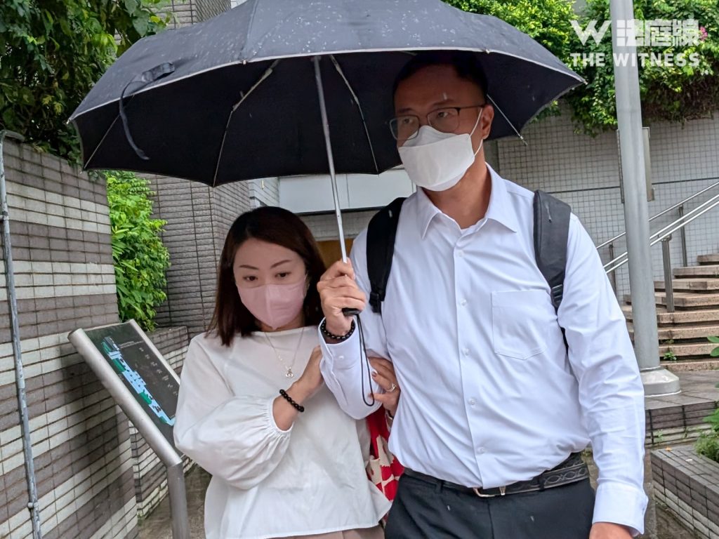 被告伍嘉威