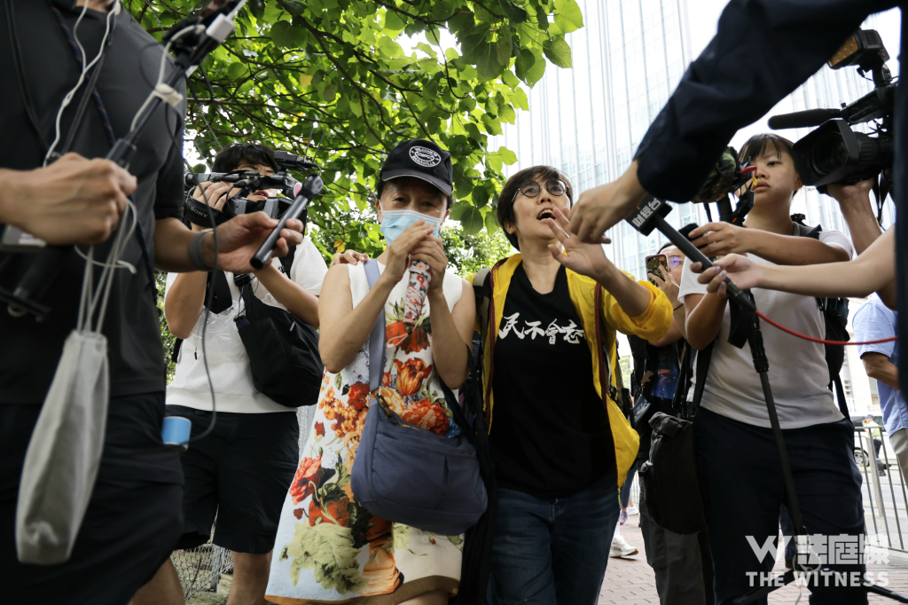 鄒幸彤媽媽、劉家儀(翁志偉攝)