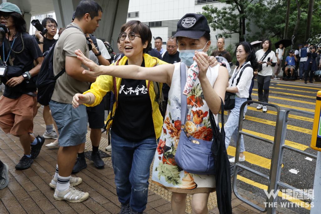鄒幸彤媽媽、劉家儀(翁志偉攝)